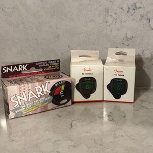 3/$30! 🛍️ Fender FT-1 Clip-On Tuners in Black and Green